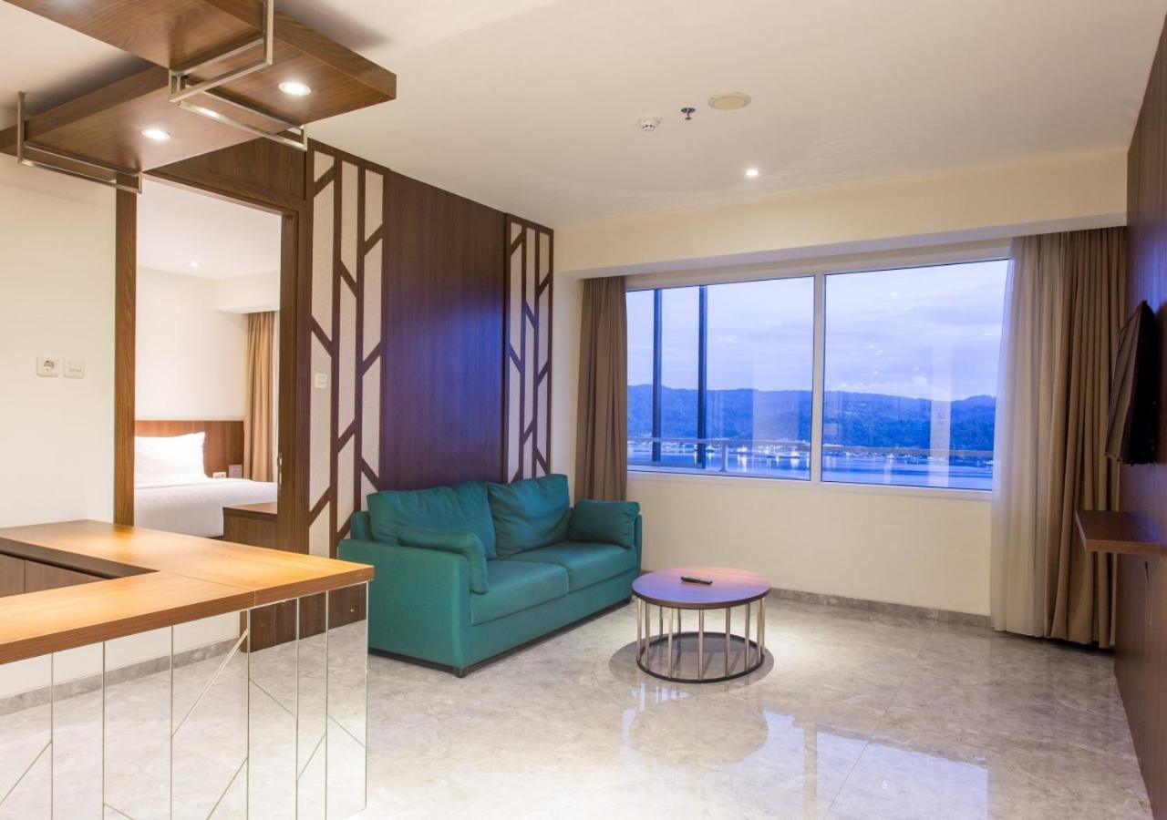Hotel Santika Premiere Ambon Eksteriør bilde