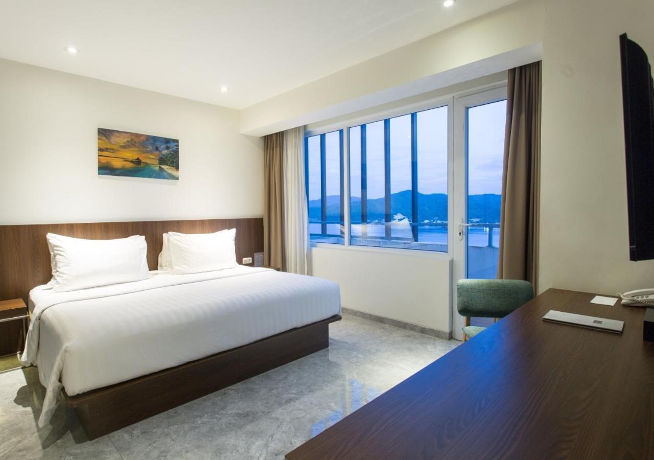 Hotel Santika Premiere Ambon Eksteriør bilde