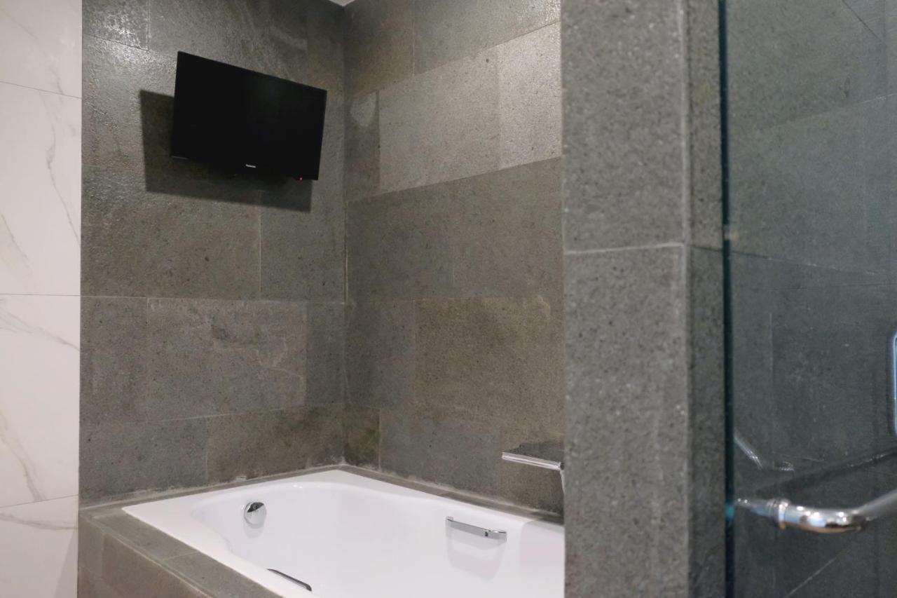 Hotel Santika Premiere Ambon Eksteriør bilde